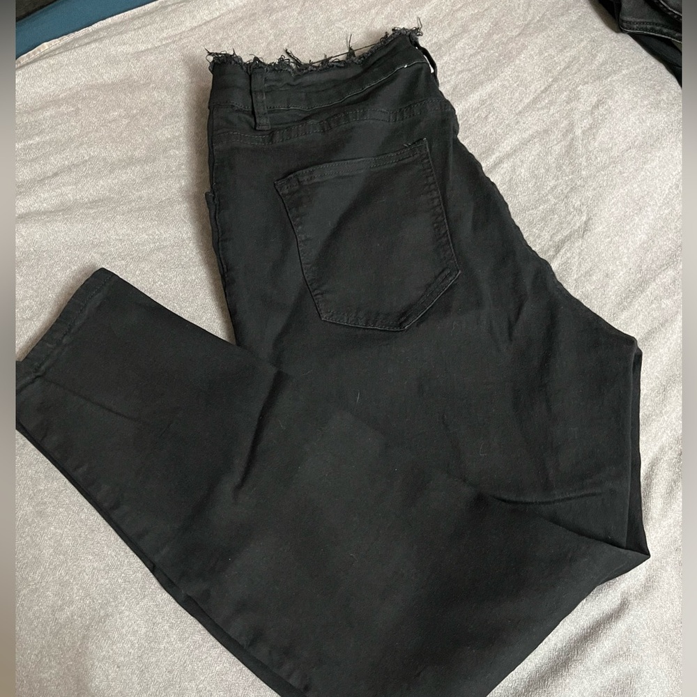Shein black ripped jeans 1XL